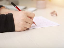 Όταν η Έκθεση … εκθέτει