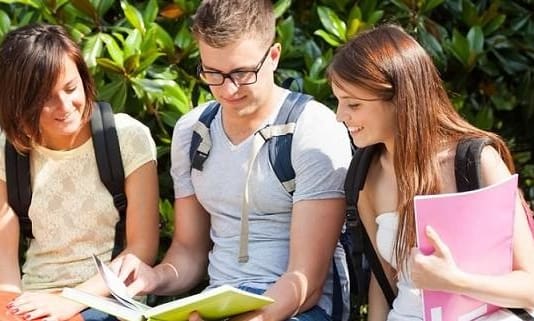 Ο λαϊκισμός των βαθμών και η κουλτούρα της ευκολίας