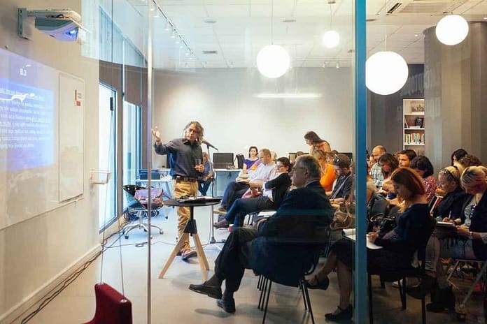 apo-tin-erevna-sti-didaskalia